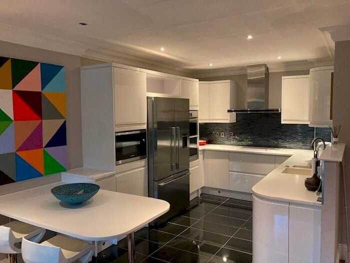 2 Bedroom Flat To Rent In Westminster Bridge Road, London, SE1