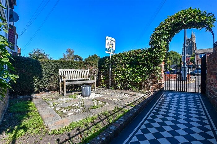 3 Bedroom End Of Terrace House For Sale In Station Road, Tenterden, Kent, TN30