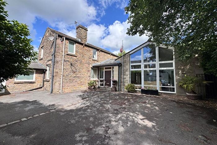 4 Bedroom Detached House For Sale In Manchester Road, Chapel-En-Le-Frith, SK23