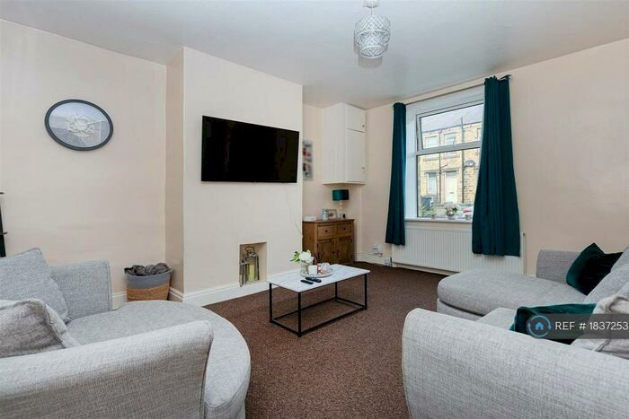 2 Bedroom Terraced House To Rent In College Street, Huddersfield, HD4