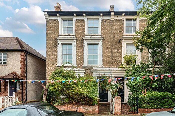4 Bedroom Semi-Detached House For Sale In Chancellor Grove, Norwood, London, SE21