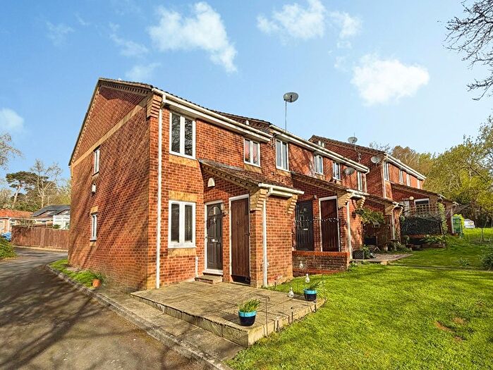 1 Bedroom Maisonette For Sale In Carters Walk, Farnham, Surrey, GU9