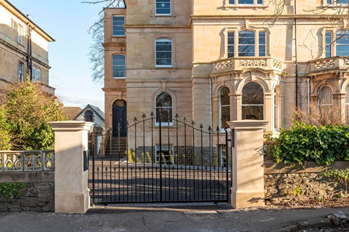 3 Bedroom Flat To Rent In Garden Flat, Cambridge Park, Bristol, BS6