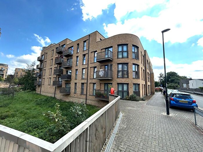 2 Bedroom Apartment To Rent In Connersville Way, Croydon, CR0