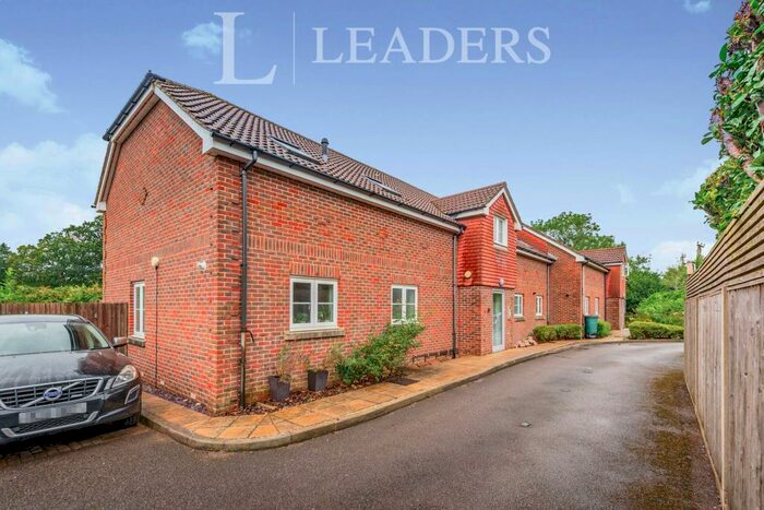 1 Bedroom Apartment To Rent In Truggers Court, Handcross, RH17