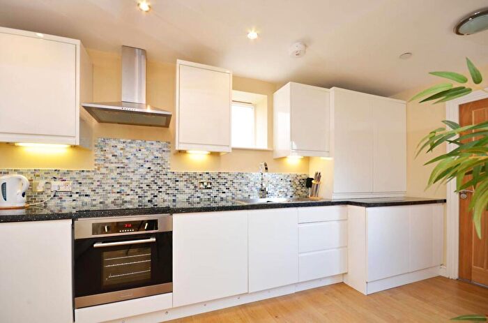 2 Bedroom Flat To Rent In Sydenham Road, Guildford, GU1