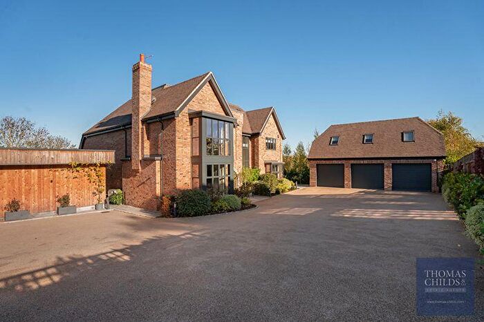 Detached House For Sale In Tanfield Farm, EN7