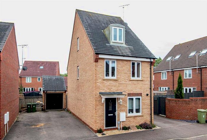 3 Bedroom Detached House To Rent In Kay Grove, Oakridge Park, Milton Keynes, Bucks, MK14