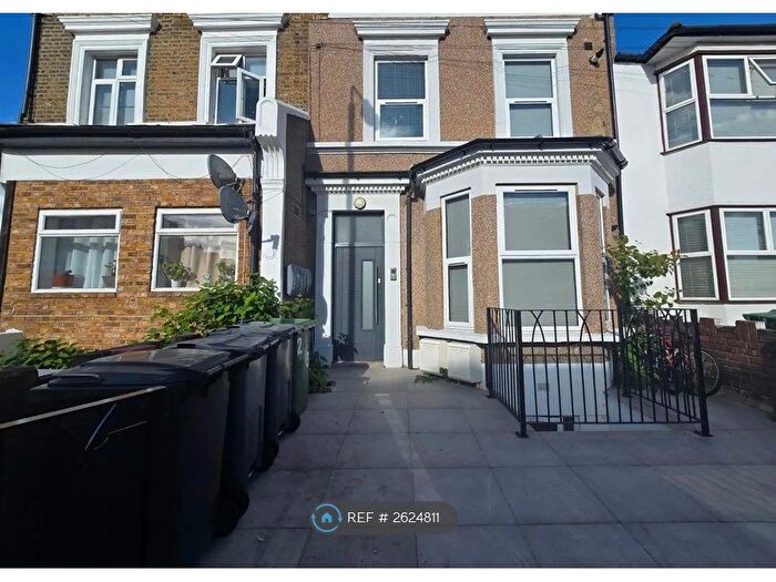 3 Bedroom Flat To Rent In Langthorne Road, London, E11