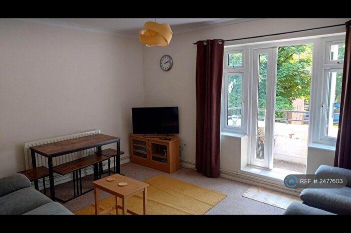 3 Bedroom Flat To Rent In Perry Vale, London, SE23
