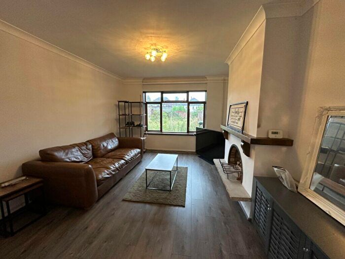 3 Bedroom Semi-Detached House To Rent In / Bedroom House – Overton Road, Oakwood, N14