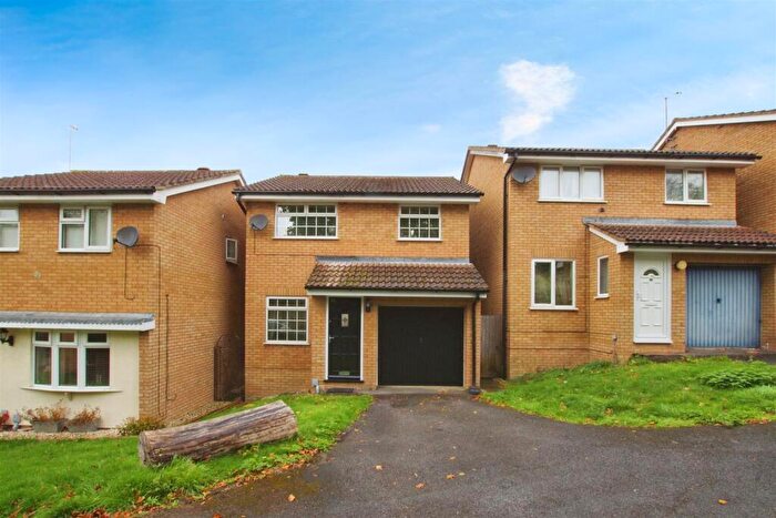 3 Bedroom Detached House For Sale In Hylder Close, Woodhall Park, Swindon, SN2