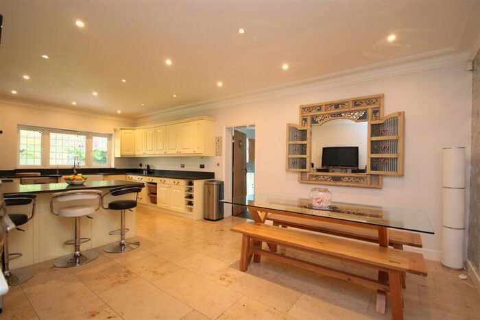 4 Bedroom Detached House For Sale In Main Road, Hextable, Swanley, BR8