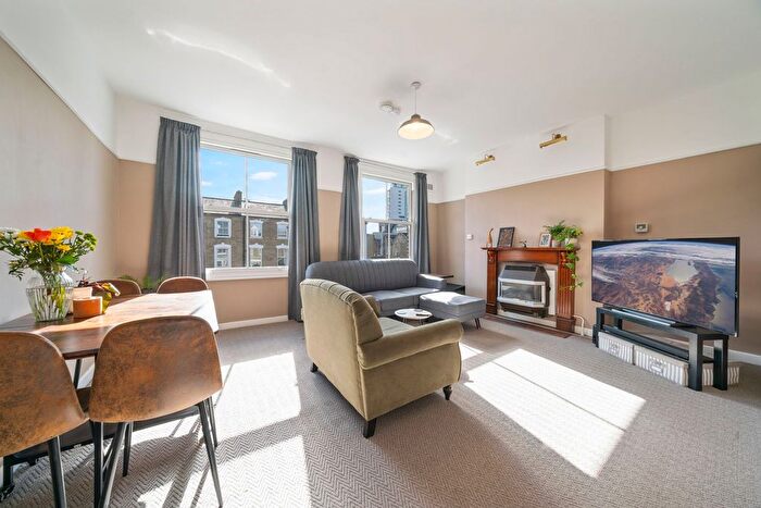 2 Bedroom Flat For Sale In Woodstock Road, N4