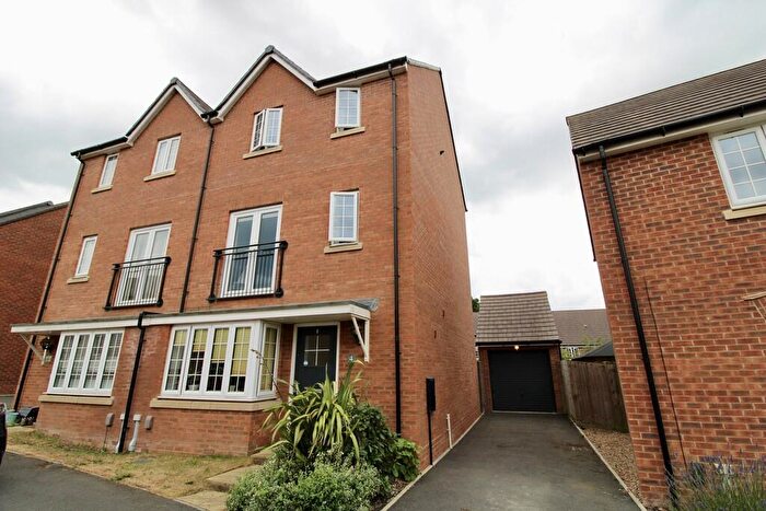 4 Bedroom Semi-Detached House For Sale In East Close, Cawston, Rugby, CV22