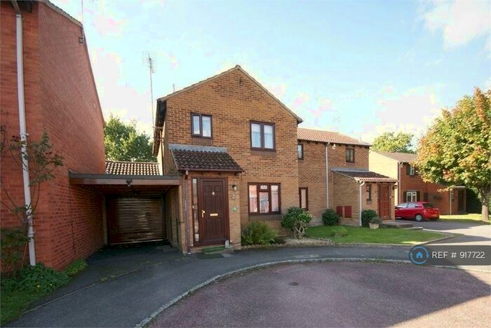 3 Bedroom Semi-Detached House To Rent In Mawbray Close, Reading, RG6