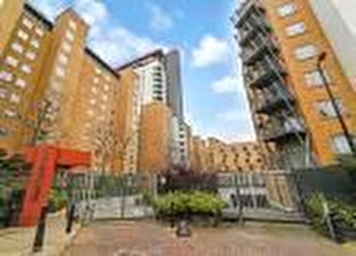 2 Bedroom Flat For Sale In Seacon Tower, Hutchin Street, Westferry, Canary Wharf, South Quay, London, E14