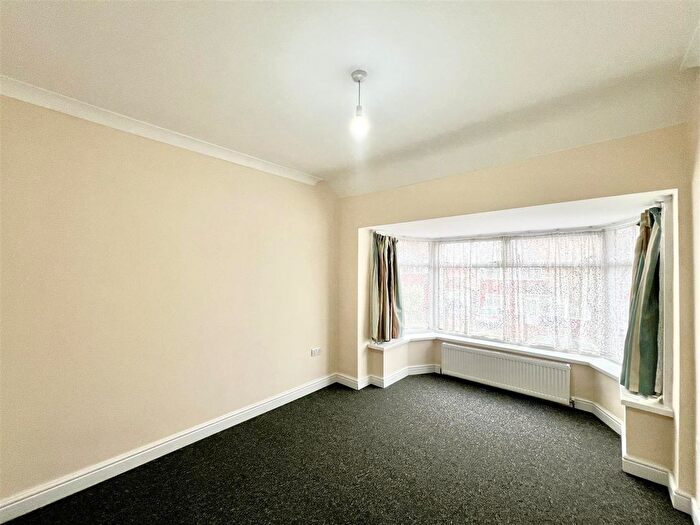 3 Bedroom End Terrace House To Rent In Park Avenue, Southall, UB1