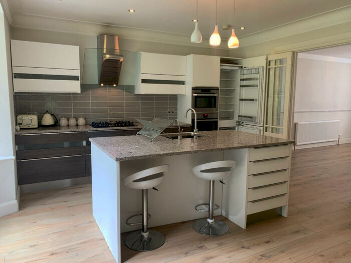 2 Bedroom Apartment To Rent In Adel Lane, Leeds, West Yorkshire, LS16