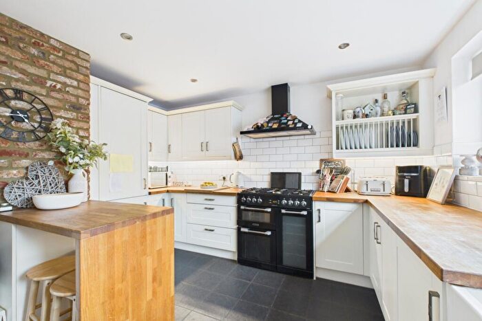 3 Bedroom Terraced House For Sale In Yardley Avenue, Pitstone, LU7