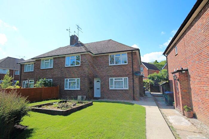 2 Bedroom Flat To Rent In Southwick Close, East Grinstead, RH19