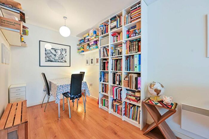 2 Bedroom Flat For Sale In Highwood Close, East Dulwich, London, SE22