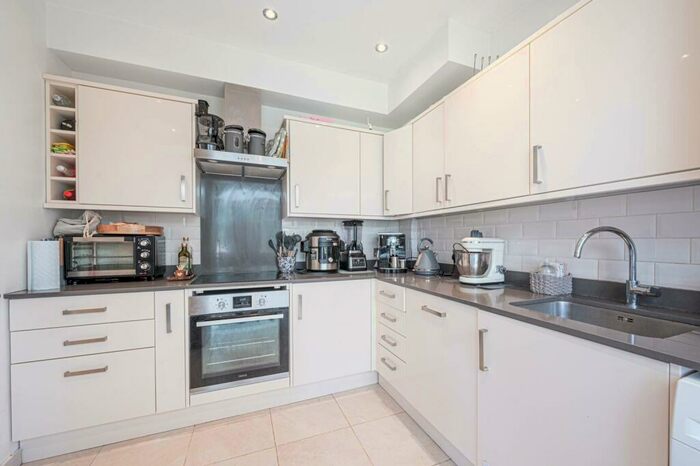 5 Bedroom House To Rent In Nether Street, , Woodside Park, London, N3