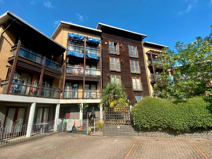 2 Bedroom Flat To Rent In Ashton Street, London, E14