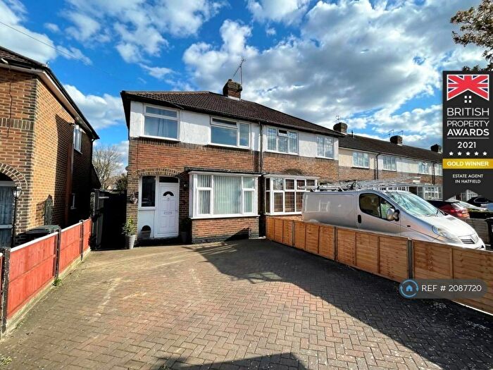 4 Bedroom Semi-Detached House To Rent In Heathcote Avenue, Hatfield, AL10