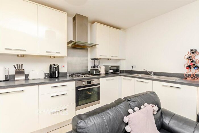 2 Bedroom Flat For Sale In Rainbow Road, Erith, Kent, DA8