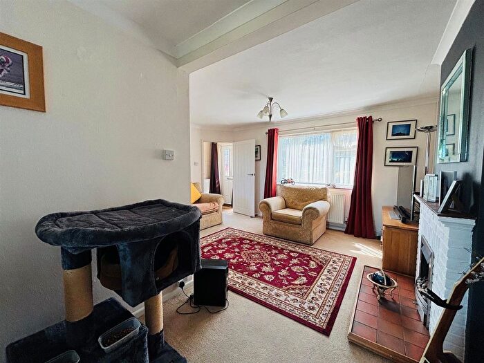 2 Bedroom End Of Terrace House For Sale In Priests Road, Swanage, BH19 - Photo 6