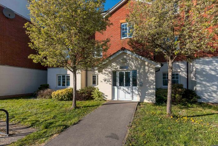 1 Bedroom Flat For Sale In Bramber House, Horsham, RH13