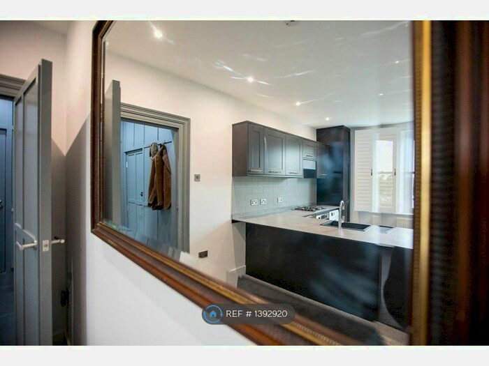 2 Bedroom Flat To Rent In St. Johns Road, Sevenoaks, TN13