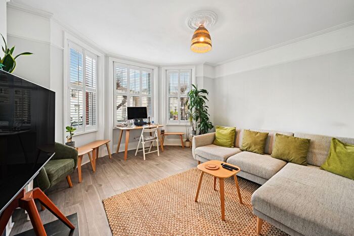 2 Bedroom Flat To Rent In Fulham Road, London, SW6