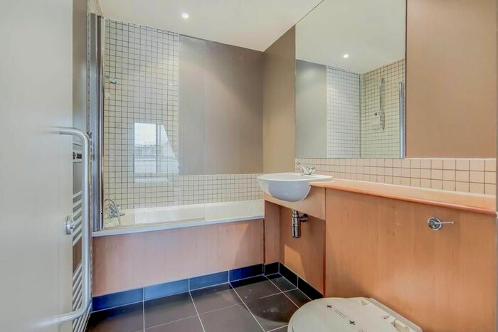 2 Bedroom Flat To Rent In City Road, Old Street, London, EC1V