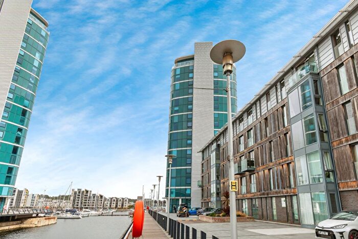 2 Bedroom Flat For Sale In Dock Head Road, Chatham, ME4