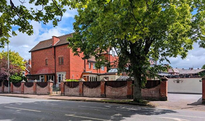 5 Bedroom Semi-Detached House For Sale In Stroud Road, Gloucester, GL1