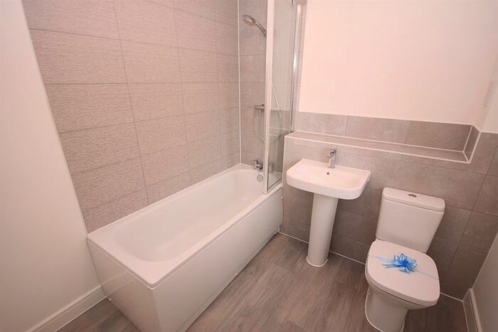 2 Bedroom Detached House To Rent In Nuhatch Road, Fareham, PO15