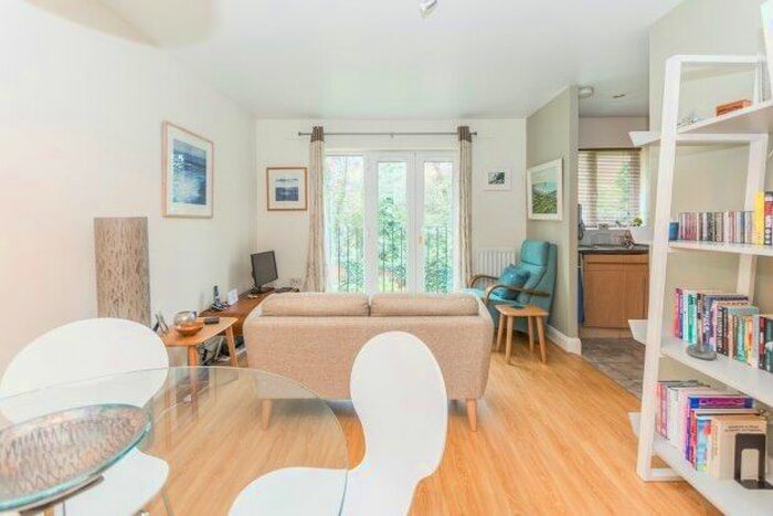 2 Bedroom Flat To Rent In Cross Farm Road, Birmingham, B17
