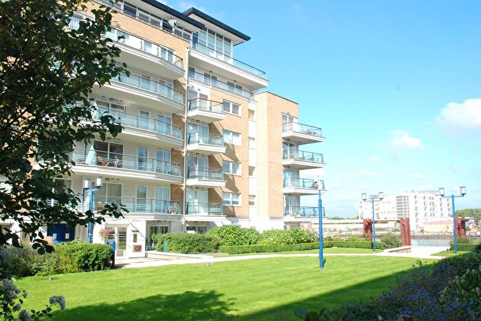 3 Bedroom Flat To Rent In Smugglers Way, Wandsworth Town, London, SW18