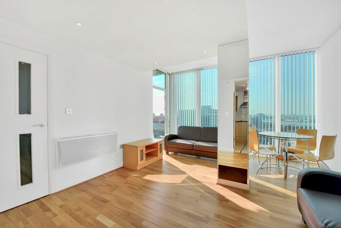 2 Bedroom Flat To Rent In Greens End, London, SE18