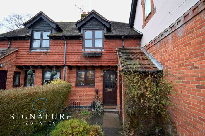 2 Bedroom House To Rent In High Street, Bovingdon, Hemel Hempstead, HP3