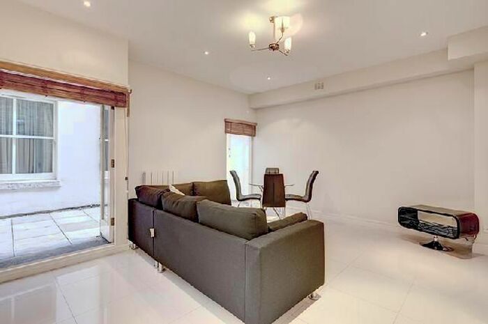 2 Bedroom Flat To Rent In Nottingham Place, Marylebone, London, W1U