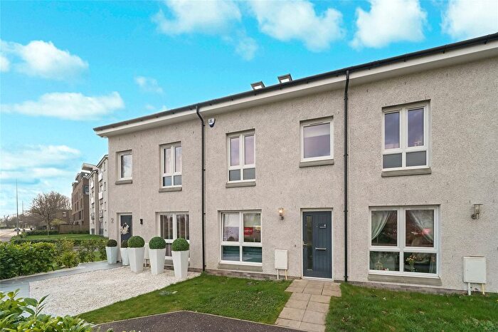 3 Bedroom Town House For Sale In Lakeview Grove, Glasgow, Glasgow City, G33
