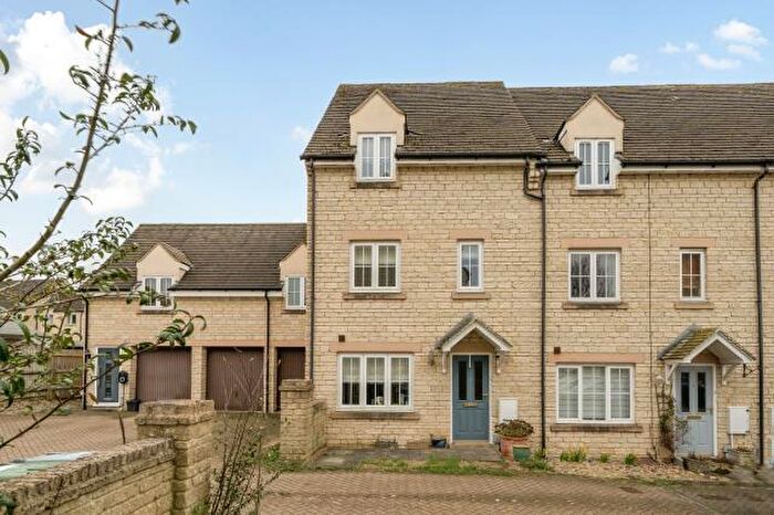 3 Bedroom House For Sale In Westcote Close, Witney, OX28