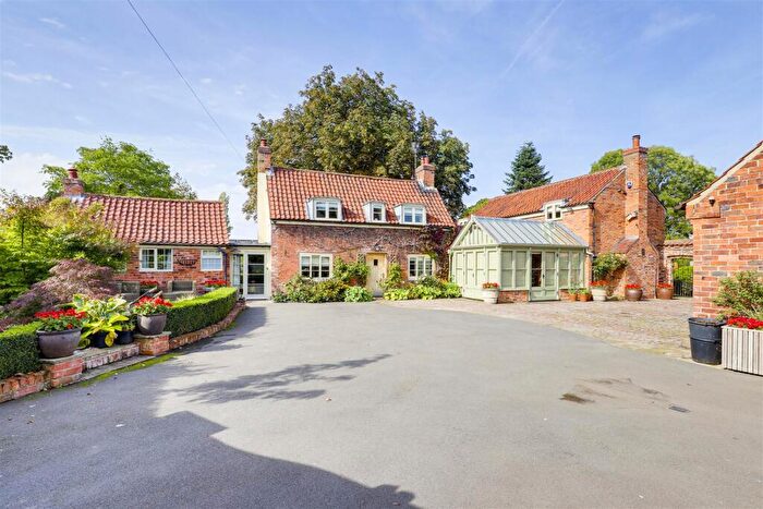 3 Bedroom Cottage For Sale In Main Street, Caythorpe, Nottinghamshire, NG14