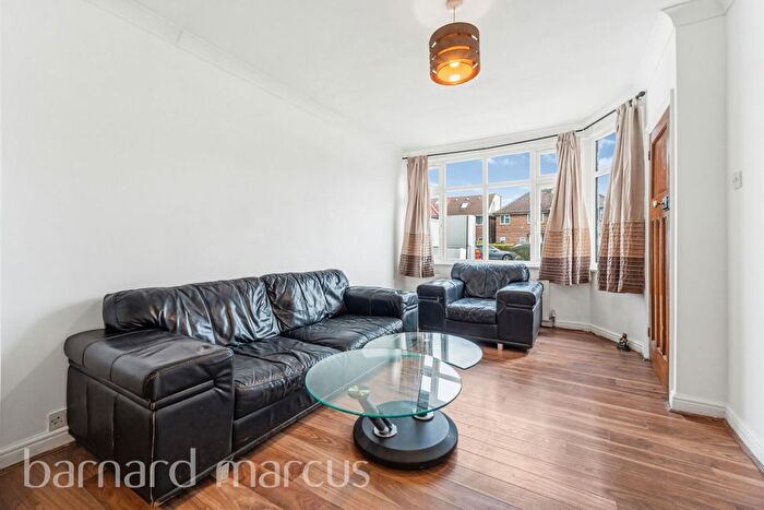 2 Bedroom Property To Rent In Hounslow Road, Hanworth, Feltham, TW13