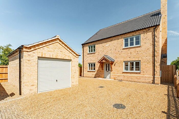 4 Bedroom Detached House For Sale In Thornberry Grove, Spooner Row, NR18