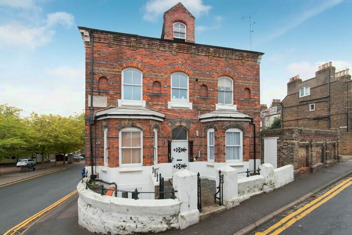2 Bedroom Flat To Rent In Queen Street, Ramsgate, CT11