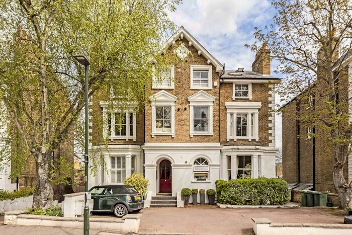 3 Bedroom Flat To Rent In Marlborough Road, Richmond, TW10